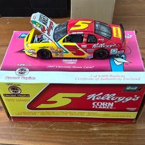 Nascar 1/24 Terry Labonte Kelloggs Revell